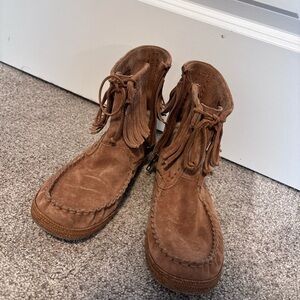 Brown UGG Suede Fringe Moccasin Boots Women’s size 8